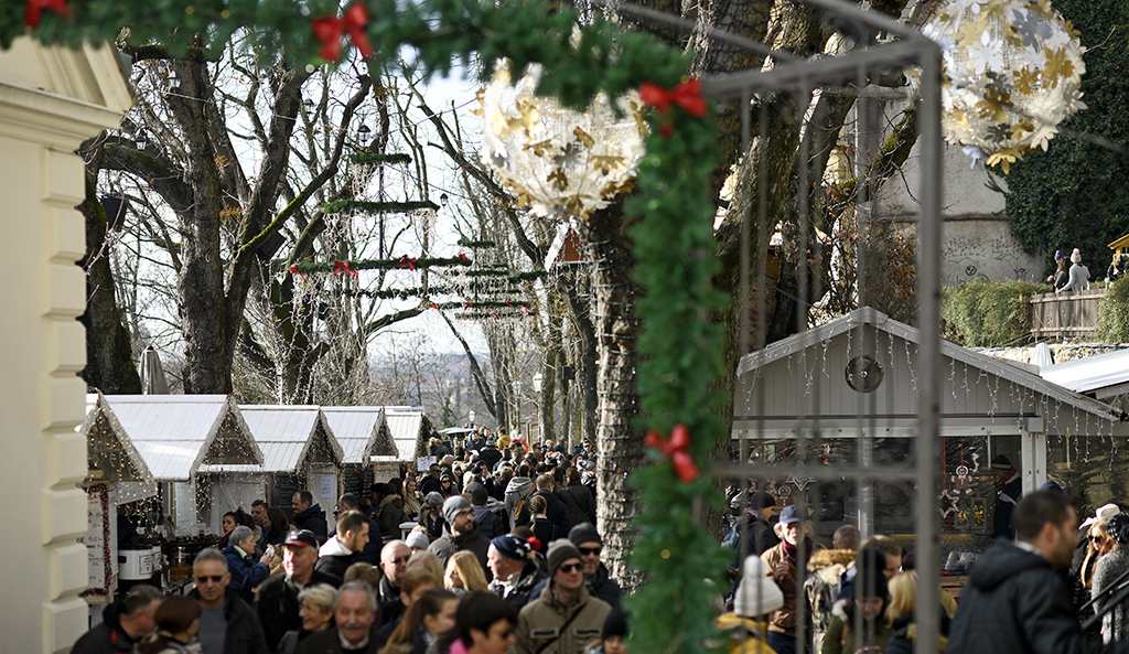 Strossmayer Promenade during Advent time